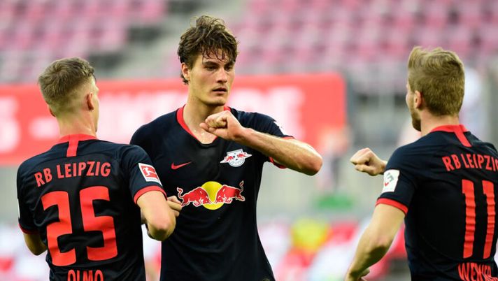 COLOGNE, GERMANY - JUNE 01: Patrik Schick of Leipzig celebrates with team mates after scoring his sides first goal during the Bundesliga match between 1. FC Koeln and RB Leipzig at RheinEnergieStadion on June 1, 2020 in Cologne, Germany. (Photo by Ina Fassbender/Pool via Getty Images) La TOP 11 per il prossimo turno di Euroleghe: da Schick a En-Nesyri - immagine 1
