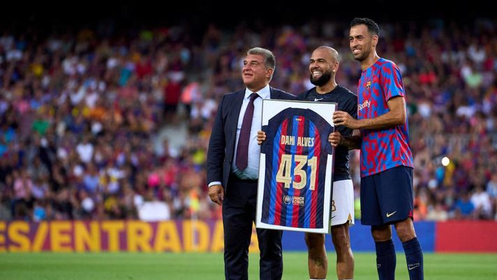 Dani Alves, il Barça lo elimina dalle Leggende del club dopo la condanna per violenza - immagine 1