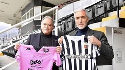 VIDEO Ascoli-Palermo, scambio di maglie fra i presidenti Dario Mirri e Carlo Neri