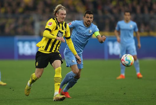 (Photo by Dean Mouhtaropoulos/Getty Images) Colpito dal fuoco amico nel piccolo derby della Ruhr: l’amaro weekend di Anthony Losilla- immagine 2