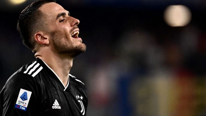 Juventus' Serbian midfielder Filip Kostic reacts during the Italian Serie A football match between Sampdoria and Juventus at the Luigi Ferraris Stadium in Genoa, on August 22, 2022. (Photo by MARCO BERTORELLO / AFP) (Photo by MARCO BERTORELLO/AFP via Getty Images) Gazzetta: “Ottimismo per Kostic, ma sono pronti gli accertamenti dopo lo stop” - immagine 1