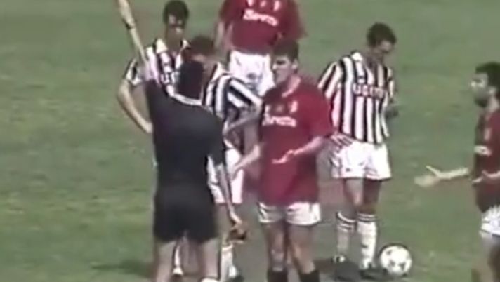 Bobo Vieri e un rosso da derby del 992: Annoni prova a difenderlo 27 anni dopo... Bobo Vieri e un rosso da derby del 992: Annoni prova a difenderlo 27 anni dopo...