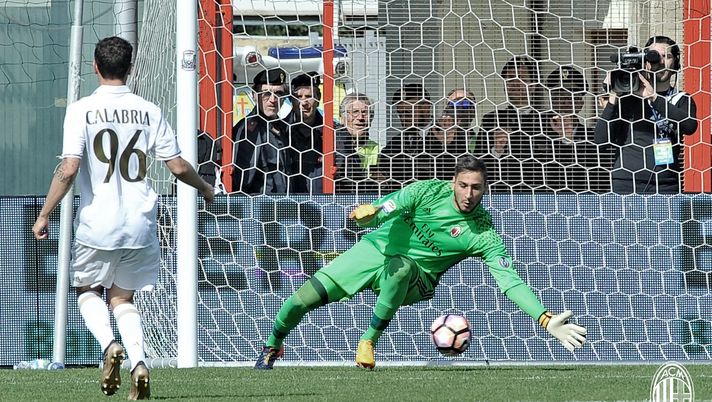 Gianluigi Donnarumma, portiere del Milan, decisivo anche contro il Crotone (credits: acmilan.com) Donnarumma Crotone-Milan