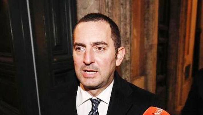 CORONAVIRUS – La richiesta di Spadafora alla Figc: “Stop immediato della Serie A”. È scontro con i club CORONAVIRUS – La richiesta di Spadafora alla Figc: “Stop immediato della Serie A”. È scontro con i club - immagine 1