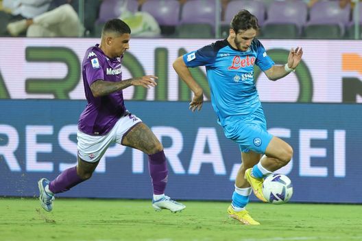 FLORENCE, ITALY - AUGUST 28: Khvicha Kvaratskhelia of SSC Napoli in action during the Serie A match between ACF Fiorentina and SSC Napoli at Stadio Artemio Franchi on August 28, 2022 in Florence, Italy. (Photo by Gabriele Maltinti/Getty Images)