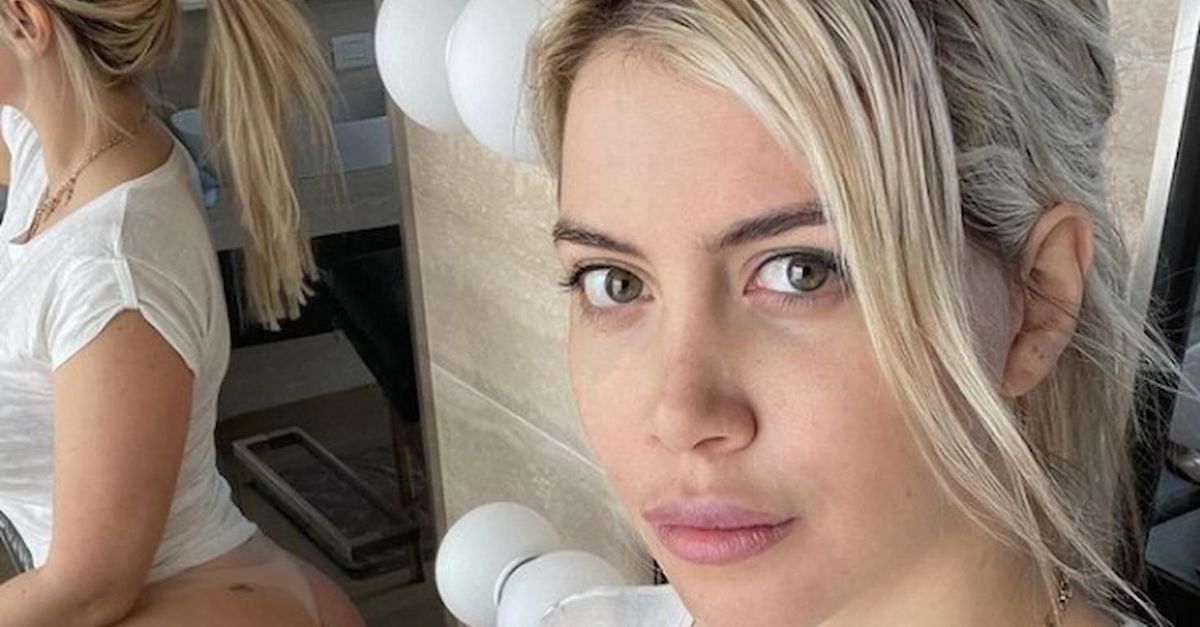 Wanda Nara Esagerata: Si Scatta Un Selfie E Mostra Un Lato B In Forma ...