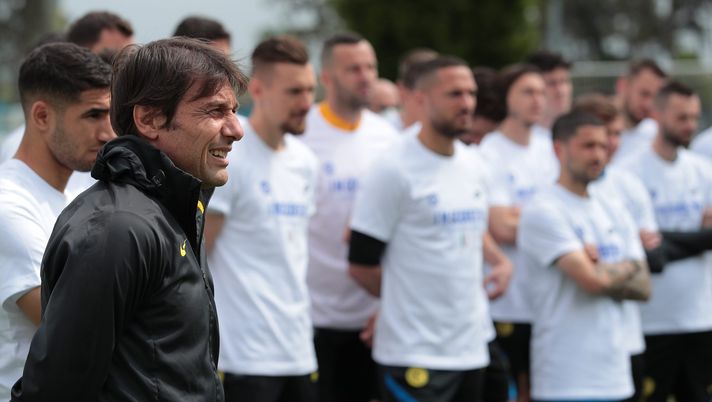 COMO, ITALY - MAY 05: FC Internazionale coach Antonio Conte during the FC Internazionale training session at the club's training ground Suning Training Center in memory of Angelo Moratti on May 05, 2021 in Como, Italy. (Photo by Emilio Andreoli - Inter/Getty Images) COMO, ITALY - MAY 05: FC Internazionale coach Antonio Conte during the FC Internazionale training session at the club's training ground Suning Training Center in memory of Angelo Moratti on May 05, 2021 in Como, Italy. (Photo by Emilio Andreoli - Inter/Getty Images)