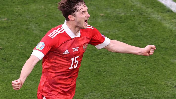 Russia's forward Aleksey Miranchuk celebrates scoring the opening goal during the UEFA EURO 2020 Group B football match between Finland and Russia at the Saint Petersburg Stadium in Saint Petersburg on June 16, 2021. (Photo by ANTON VAGANOV / POOL / AFP) (Photo by ANTON VAGANOV/POOL/AFP via Getty Images) Torino, la Gazzetta: “Ilkhan più di un giovane talento, Miranchuk è preso” - immagine 1