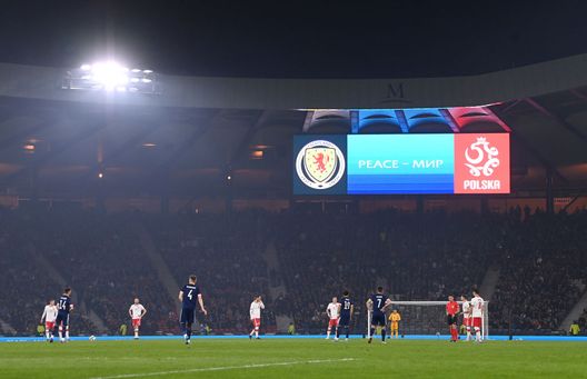 GLASGOW, SCOTLAND - MARCH 24: Peace is seen on the big screen during the international friendly match between Scotland and Poland at Hampden Park on March 24, 2022 in Glasgow, Scotland. (Photo by Stu Forster/Getty Images) Scozia, che cuore i tifosi! Raccolti 500mila sterline per i bambini ucraini - immagine 1