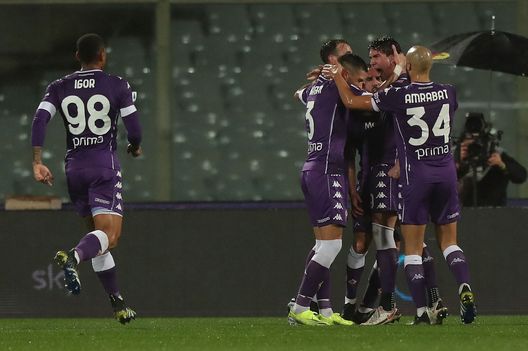  FLORENCE, ITALY - JANUARY 23: Dusan Vlahovic of ACF Fiorentina celebrates after scoring a goal during the Serie A match between ACF Fiorentina and FC Crotone at Stadio Artemio Franchi on January 23, 2021 in Florence, Italy. (Photo by Gabriele Maltinti/Getty Images) 
