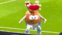 Cristiano Ronaldo, imitato dalla mascotte della Real Sociedad! E anche dai tifosi…