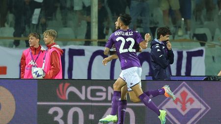 FLORENCE, ITALY - AUGUST 18: Arthur Mendonça Cabral of ACF Fiorentina and Nicolas Ivan Gonzalez of ACF Fiorentina celebrates after scoring a goal during the UEFA Europa Conference League 2022/23 Play-offs First Leg match between ACF Fiorentina and FC Twente at Artemio Franchi on August 18, 2022 in Florence, Italy. (Photo by Gabriele Maltinti/Getty Images)