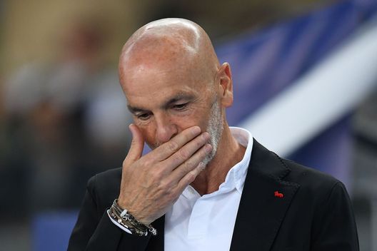 Stefano Pioli (allenatore AC Milan) qui durante Verona-Milan 1-3 (Serie A 2021-2022) | News (Getty Images) Stefano Pioli AC Milan Verona-Milan 1-3 Serie A 2021-2022