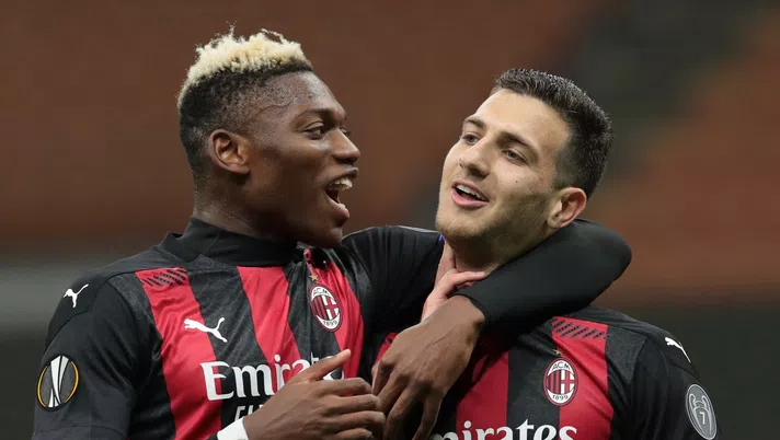 Rafael Leão e Diogo Dalot (attaccante e difensore AC Milan) esultano per una rete in Milan-Sparta Praga 3-0 (Europa League 2020-2021) | AC Milan News (Getty Images)