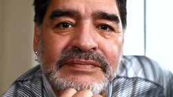 Maradona riceve il regalo di Hamsik: “Un onore, io e te abbiamo giocato nel grandissimo Napoli”