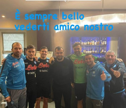 FOTO Pandev ritrova il Napoli a Genova: il saluto del magazziniere Starace- immagine 2