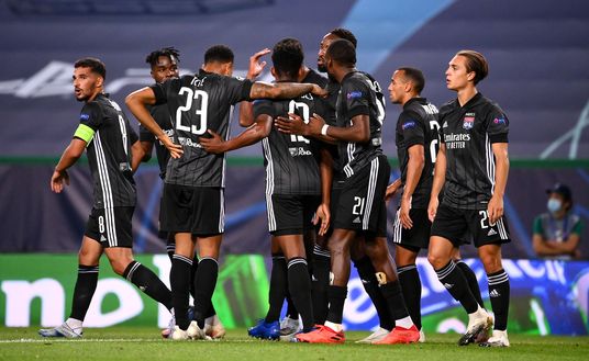 LISBON, PORTUGAL - AUGUST 15: Moussa Dembele of Olympique Lyon celebrates with teammates after scoring his team's third goal during the UEFA Champions League Quarter Final match between Manchester City and Lyon at Estadio Jose Alvalade on August 15, 2020 in Lisbon, Portugal. (Photo by Franck Fife/Pool via Getty Images) Tolosa-Lione, le probabili formazioni: Sage punta su Matic e Tolisso. Ok Dallinga- immagine 2