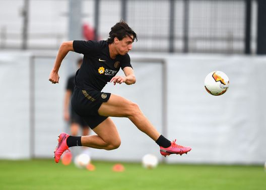 DUSSELDORF, GERMANY - AUGUST 18: Samuele Mulattieri of FC Internazionale in action during FC Internazionale training session on August 18, 2020 in Dusseldorf, Germany. (Photo by Claudio Villa - Inter/Inter via Getty Images) DUSSELDORF, GERMANY - AUGUST 18: Samuele Mulattieri of FC Internazionale in action during FC Internazionale training session on August 18, 2020 in Dusseldorf, Germany. (Photo by Claudio Villa - Inter/Inter via Getty Images)
