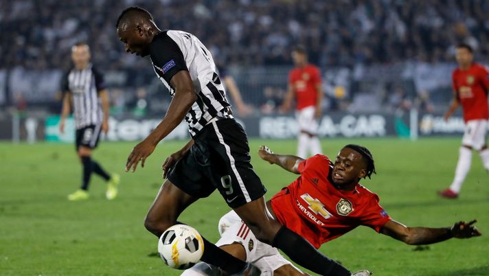 BELGRADE, SERBIA - OCTOBER 24: Umar Sadiq (L) of Partizan is challenged by Aaron Wan-Bissaka (R) of Manchester United during the UEFA Europa League group L match between Partizan and Manchester United at Partizan Stadium on October 24, 2019 in Belgrade, Serbia. (Photo by Srdjan Stevanovic/Getty Images) BELGRADE, SERBIA - OCTOBER 24: Umar Sadiq (L) of Partizan is challenged by Aaron Wan-Bissaka (R) of Manchester United during the UEFA Europa League group L match between Partizan and Manchester United at Partizan Stadium on October 24, 2019 in Belgrade, Serbia. (Photo by Srdjan Stevanovic/Getty Images)