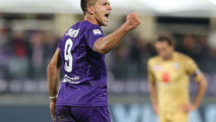 FLORENCE, ITALY - OCTOBER 25: Giovanni Simeone of ACF Fiorentina celebrates after scoring a goal during the Serie A match between ACF Fiorentina and Torino FC at Stadio Artemio Franchi on October 25, 2017 in Florence, Italy. (Photo by Gabriele Maltinti/Getty Images) CHI GIOCA, CHI NO – Novità Simeone! Cornelius, Zielinski, Suso, Biglia, Lapadula… - immagine 1