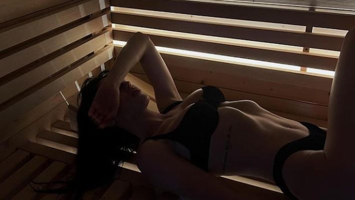 Capodanno in sauna per Cecilia Rodriguez: lo scatto in bikini conquista i social Capodanno in sauna per Cecilia Rodriguez: lo scatto in bikini conquista i social