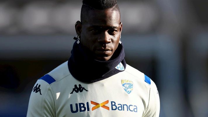 Balotelli attacca la sua ex fidanzata sui social: “Trova un lavoro prima di avere figli!”  Balotelli attacca la sua ex fidanzata sui social: “Trova un lavoro prima di avere figli!”
