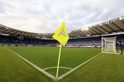 ROME, ITALY - APRIL 26: General view inside the stadium prior to the Serie A match between SS Lazio and AC Milan at Stadio Olimpico on April 26, 2021 in Rome, Italy. Sporting stadiums around Italy remain under strict restrictions due to the Coronavirus Pandemic as Government social distancing laws prohibit fans inside venues resulting in games being played behind closed doors. (Photo by Paolo Bruno/Getty Images) ROME, ITALY - APRIL 26: General view inside the stadium prior to the Serie A match between SS Lazio and AC Milan at Stadio Olimpico on April 26, 2021 in Rome, Italy. Sporting stadiums around Italy remain under strict restrictions due to the Coronavirus Pandemic as Government social distancing laws prohibit fans inside venues resulting in games being played behind closed doors. (Photo by Paolo Bruno/Getty Images)