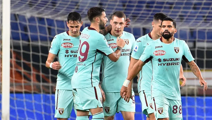 GENOA, ITALY - NOVEMBER 04: The players of Torino FC celebrate after the second score of Sasa Lukic during the Serie A match between Genoa CFC and Torino FC at Stadio Luigi Ferraris on November 4, 2020 in Genoa, Italy. (Photo by Paolo Rattini/Getty Images)