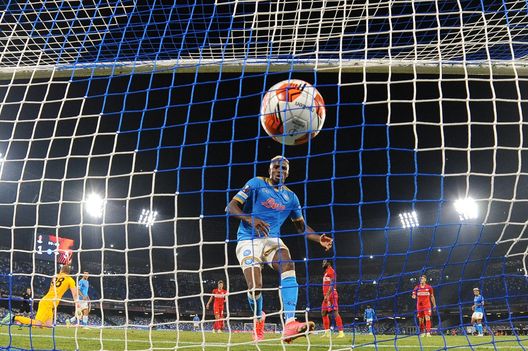 NAPLES, ITALY - SEPTEMBER 30: Victor Osimhen of SSC Napoli scores the 2-3 goal during the UEFA Europa League group C match between SSC Napoli and Spartak Moskva at Stadio Diego Armando Maradona on September 30, 2021 in Naples, Italy. (Photo by Francesco Pecoraro/Getty Images) NAPLES, ITALY - SEPTEMBER 30: Victor Osimhen of SSC Napoli scores the 2-3 goal during the UEFA Europa League group C match between SSC Napoli and Spartak Moskva at Stadio Diego Armando Maradona on September 30, 2021 in Naples, Italy. (Photo by Francesco Pecoraro/Getty Images)