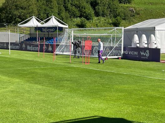 Fiorentina LIVE Moena 2022. Giorno 2: allenamento finito, scintille Nico-Sottil - immagine 13