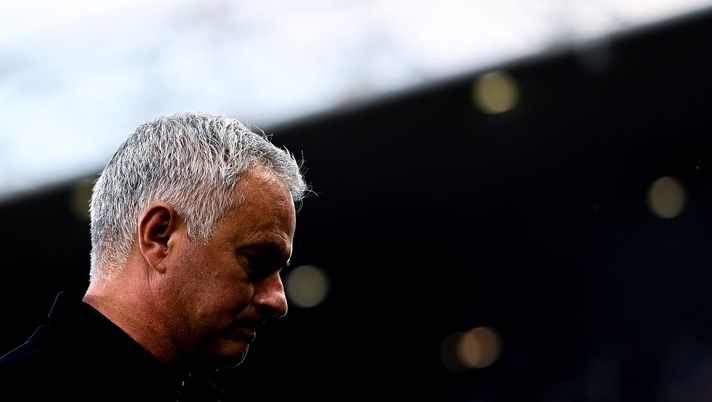 GENOA, ITALY - OCTOBER 17: José Mourinho head coach of Roma looks on prior to kick-off in the Serie A match between UC Sampdoria and AS Roma at Stadio Luigi Ferraris on October 17, 2022 in Genoa, Italy. (Photo by Simone Arveda/Getty Images) mourinho roma