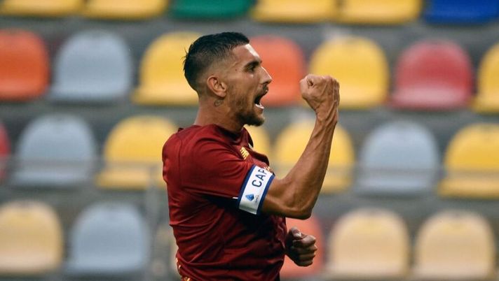 Italian AS Roma midfielder Lorenzo Pellegrini (C) celebrates after scoring during a friendly football match between AS Roma and Debrecen VSC at the Benito Stirpe Stadium in Frosinone, near Rome, on July 25, 2021. (Photo by Filippo MONTEFORTE / AFP) (Photo by FILIPPO MONTEFORTE/AFP via Getty Images)  PREVIEW SOS – I nostri consigli per ogni partita: chi schierare, chi è da evitare e le sorprese - immagine 1