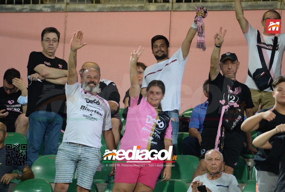 FOTOTIFO, Palermo-Reggiana 3-2 i tifosi allo stadio (gallery) - immagine 11