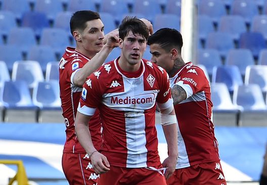 GENOA, ITALY FEBRUARY 14: Dusan Vlahovic of ACF Fiorentina celebrate with teammates after scoring during the Serie A match between UC Sampdoria and ACF Fiorentina- Serie A at Stadio Luigi Ferraris on February 14, 2021 in Genoa, Italy. (Photo by Paolo Rattini/Getty Images) GENOA, ITALY FEBRUARY 14: Dusan Vlahovic of ACF Fiorentina celebrate with teammates after scoring during the Serie A match between UC Sampdoria and ACF Fiorentina- Serie A at Stadio Luigi Ferraris on February 14, 2021 in Genoa, Italy. (Photo by Paolo Rattini/Getty Images)