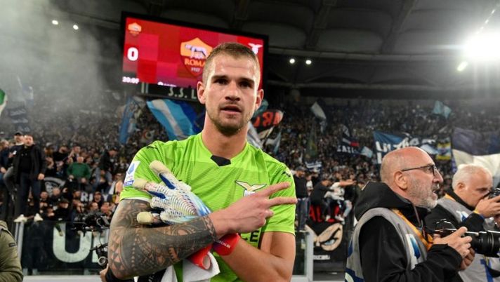 ROME, ITALY - NOVEMBER 06: Ivan Provedel of SS Lazio celebrates a victory after the Serie A match between AS Roma and SS Lazio at Stadio Olimpico on November 06, 2022 in Rome, Italy. (Photo by Marco Rosi - SS Lazio/Getty Images) Chi mettere e chi evitare in porta: la divisione in fasce per la 14a giornata al fantacalcio- immagine 1