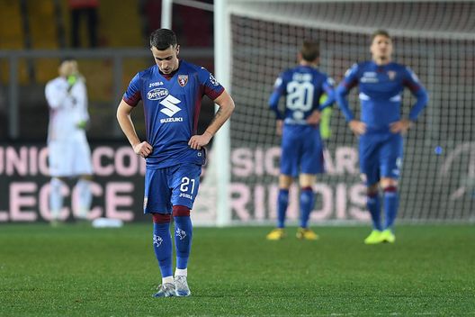 LECCE, ITALY - FEBRUARY 02: Alex Berenguer of Torino FC stands disappointed during the Serie A match between US Lecce and Torino FC at Stadio Via del Mare on February 02, 2020 in Lecce, Italy. (Photo by Francesco Pecoraro/Getty Images) LECCE, ITALY - FEBRUARY 02: Alex Berenguer of Torino FC stands disappointed during the Serie A match between US Lecce and Torino FC at Stadio Via del Mare on February 02, 2020 in Lecce, Italy. (Photo by Francesco Pecoraro/Getty Images)