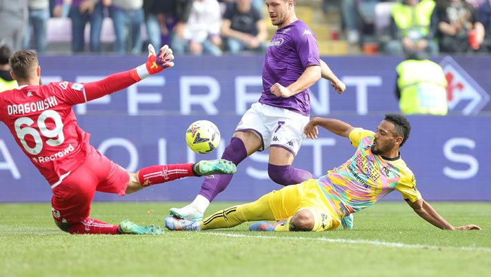 Italiano chiama gli esterni e indica la via: “Fate segnare Jovic” - immagine 1