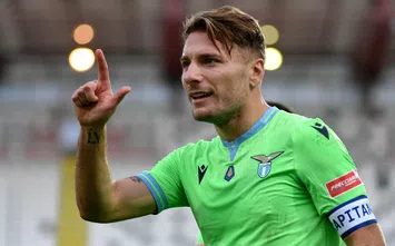  CESENA, ITALY - DECEMBER 05: Ciro Immobile of SS Lazio celebrates a opening gaol during the Serie A match between Spezia Calcio and SS Lazio at Stadio Alberto Picco on December 05, 2020 in La Spezia, Italy. (Photo by Marco Rosi - SS Lazio/Getty Images)