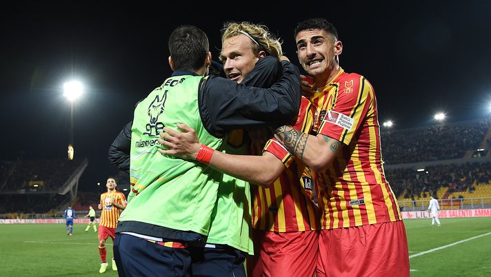 LECCE, ITALY - FEBRUARY 02: Antonin Barak and Alessandro Deiola of US Lecce celebrate the 2-0 goal scored by Antonin Barak during the Serie A match between US Lecce and  Torino FC at Stadio Via del Mare on February 02, 2020 in Lecce, Italy. (Photo by Francesco Pecoraro/Getty Images)  LECCE, ITALY - FEBRUARY 02: Antonin Barak and Alessandro Deiola of US Lecce celebrate the 2-0 goal scored by Antonin Barak during the Serie A match between US Lecce and  Torino FC at Stadio Via del Mare on February 02, 2020 in Lecce, Italy. (Photo by Francesco Pecoraro/Getty Images)