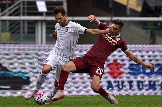 Vazquez, qui contro Vives, guarda tutti dall'alto: 50 dribbling riusciti in stagione Vazquez, qui contro Vives, guarda tutti dall'alto: 50 dribbling riusciti in stagione