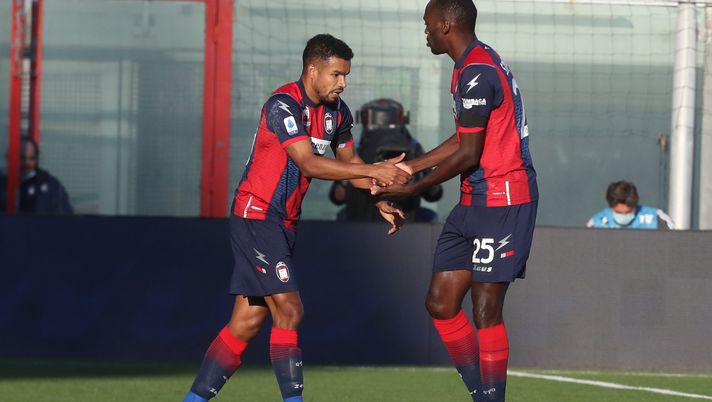 CROTONE, ITALY - DECEMBER 12: Junior Messias of Crotone celebrates after scoring his team's opening goal during Serie A match between FC Crotone and Spezia Calcio at Stadio Comunale Ezio Scida on December 12, 2020 in Crotone, Italy. (Photo by Maurizio Lagana/Getty Images) 