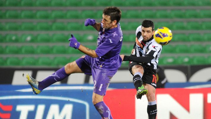 UDINE, ITALY - DECEMBER 19:  Antonio Di Natale (R) of Udinese Calcio competes with Gonzalo Rodriguez of ACF Fiorentina  during the TIM Cup match between Udinese Calcio and ACF Fiorentina at Stadio Friuli on December 19, 2012 in Udine, Italy.  (Photo by Dino Panato/Getty Images) 