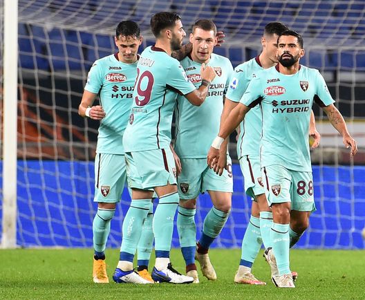 GENOA, ITALY - NOVEMBER 04: The players of Torino FC celebrate after the second score of Sasa Lukic during the Serie A match between Genoa CFC and Torino FC at Stadio Luigi Ferraris on November 4, 2020 in Genoa, Italy. (Photo by Paolo Rattini/Getty Images) GENOA, ITALY - NOVEMBER 04: The players of Torino FC celebrate after the second score of Sasa Lukic during the Serie A match between Genoa CFC and Torino FC at Stadio Luigi Ferraris on November 4, 2020 in Genoa, Italy. (Photo by Paolo Rattini/Getty Images)