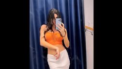 VIDEO / Michelle Sander e il modo particolare di provare i vestiti