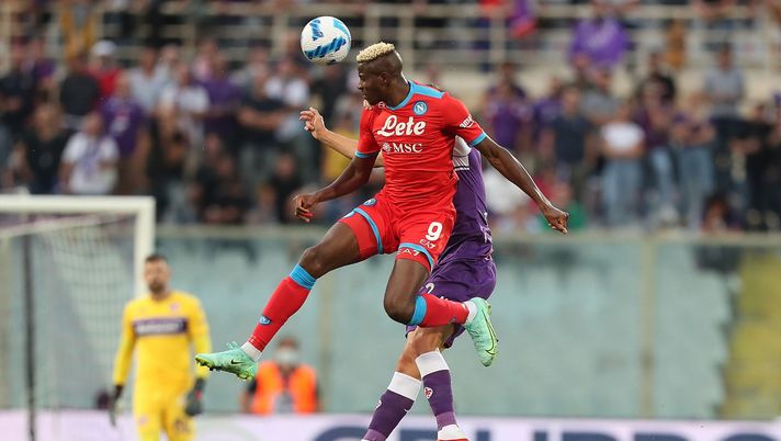 FLORENCE, ITALY - OCTOBER 03: Victor Osimhen of SSC Napoli in action during the Serie A match between ACF Fiorentina v SSC Napoli at Stadio Artemio Franchi on October 3, 2021 in Florence, Italy. (Photo by Gabriele Maltinti/Getty Images) Osimhen, la nota del Napoli: “Nessuna lesione, lavoro personalizzato” - immagine 1