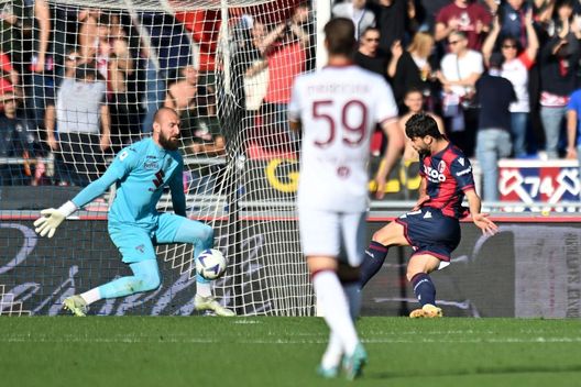 BOLOGNA, ITALY - NOVEMBER 06: Riccardo Orsolini of Bologna FC scores his team 1-1 goal during the Serie A match between Bologna FC and Torino FC at Stadio Renato Dall'Ara on November 06, 2022 in Bologna, Italy. (Photo by Alessandro Sabattini/Getty Images) Toro, arriva il Bologna: non il più comodo avversario per rifarsi dopo il derby- immagine 2