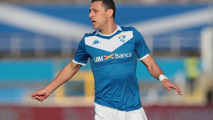 Romulo con la maglia del Brescia
