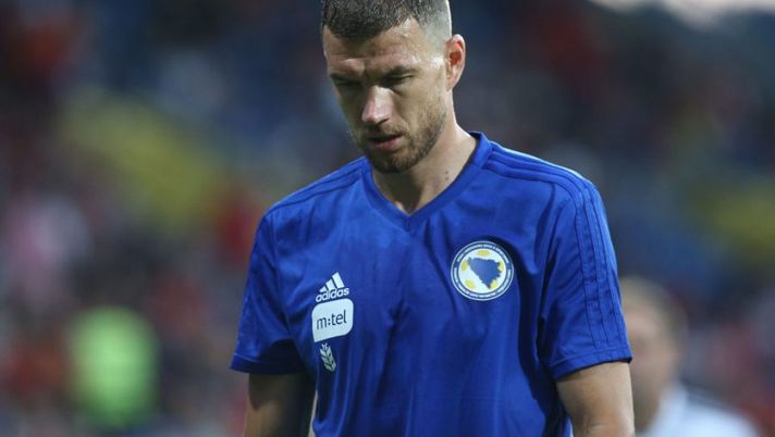 PODGORICA, MONTENEGRO - JUNE 11: Edin Dzeko of Bosnia and Herzegovina prior the UEFA Nations League League B Group 3 match between Montenegro and Bosnia and Herzegovina at Gradski Stadion on June 11, 2022 in Podgorica, Montenegro. (Photo by Filip Filipovic/Getty Images) Inter, Dzeko sta bene: è sceso in campo regolarmente con la sua nazionale - immagine 1