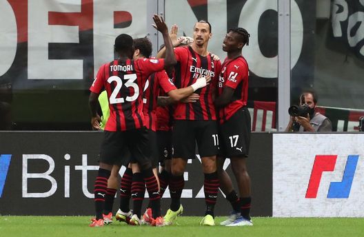 MILAN, ITALY - SEPTEMBER 12: Zlatan Ibrahimovic of AC Milan celebrates his goal with his team-mates during the Serie A match between AC Milan and SS Lazio at Stadio Giuseppe Meazza on September 12, 2021 in Milan, Italy. (Photo by Marco Luzzani/Getty Images) Ibrahimovic, gol e autogol ma Silvestre è ancora lontano- immagine 2