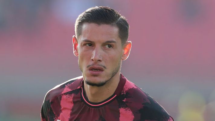 MONZA, ITALY - NOVEMBER 13: Pasquale Mazzocchi of US Salernitana warms up prior to the Serie A match between AC Monza and Salernitana at Stadio Brianteo on November 13, 2022 in Monza, Italy. (Photo by Emilio Andreoli/Getty Images) Mazzocchi al fantacalcio? Ora scalda i motori, quando può tornare titolare - immagine 1